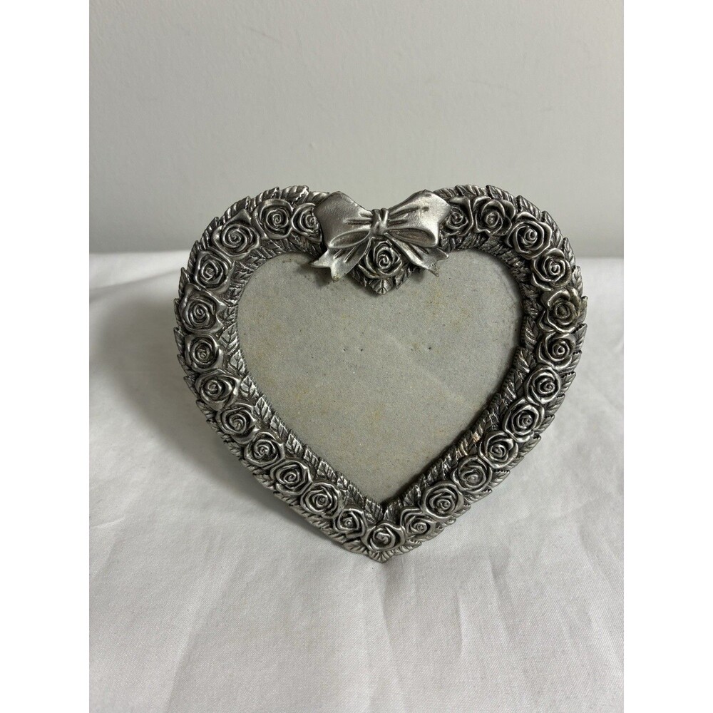 AVON Gift Collection Victorian Pewter Heart Shaped Picture Frame Vintage 4x4